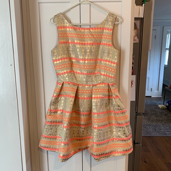 Moon Collection Dresses & Skirts - EUC gold metallic geometric print party dress